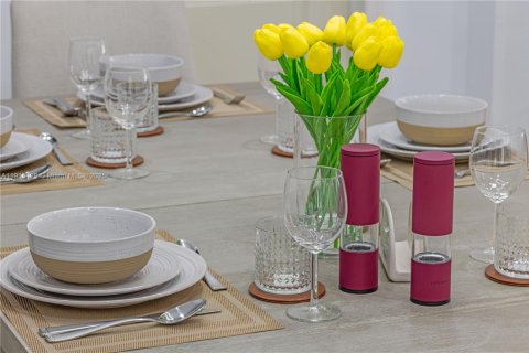 Casa en venta en Dania Beach, Florida, 5 dormitorios, 123.19 m2 № 1970580 - foto 12