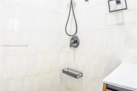 Casa en venta en Dania Beach, Florida, 5 dormitorios, 123.19 m2 № 1970580 - foto 23