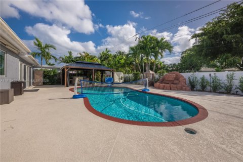 Casa en venta en Dania Beach, Florida, 5 dormitorios, 123.19 m2 № 1970580 - foto 3