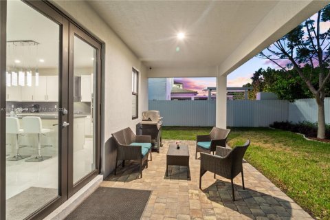 House in Miami, Florida 5 bedrooms, 320.42 sq.m. № 1927769 - photo 9
