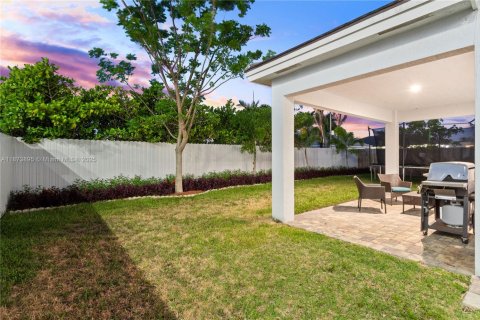 House in Miami, Florida 5 bedrooms, 320.42 sq.m. № 1927769 - photo 6