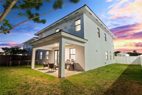 House in Miami, Florida 5 bedrooms, 320.42 sq.m. № 1927769 - photo 5