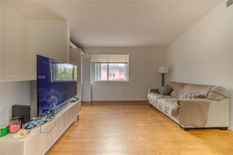 Кондоминиум с 2 спальнями в Дорал, Флорида № 2009228