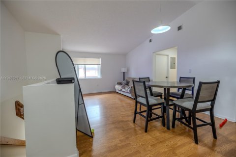 Снять в аренду кондоминиум в Дорал, Флорида 2 спальни, 79.62м2, № 2009228 - фото 7