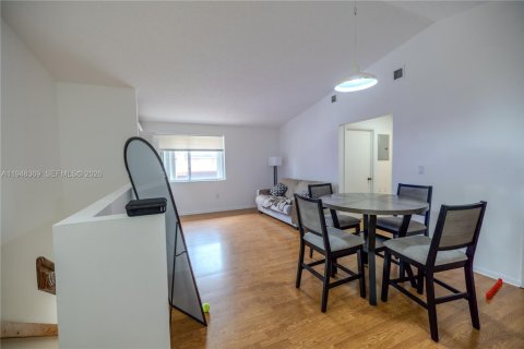 Снять в аренду кондоминиум в Дорал, Флорида 2 спальни, 79.62м2, № 2009228 - фото 8