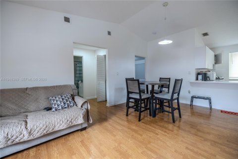 Снять в аренду кондоминиум в Дорал, Флорида 2 спальни, 79.62м2, № 2009228 - фото 5