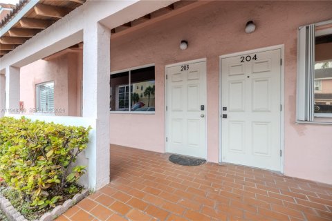 Снять в аренду кондоминиум в Дорал, Флорида 2 спальни, 79.62м2, № 2009228 - фото 18