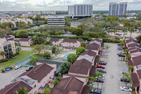 Снять в аренду кондоминиум в Дорал, Флорида 2 спальни, 79.62м2, № 2009228 - фото 22
