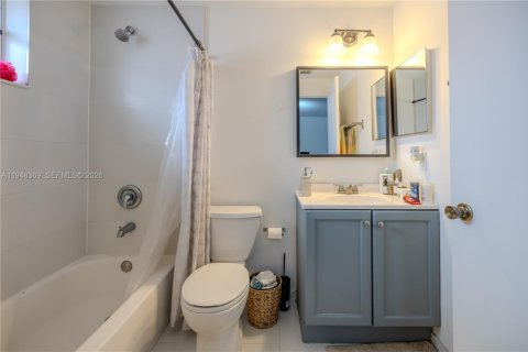 Снять в аренду кондоминиум в Дорал, Флорида 2 спальни, 79.62м2, № 2009228 - фото 16