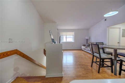 Снять в аренду кондоминиум в Дорал, Флорида 2 спальни, 79.62м2, № 2009228 - фото 19