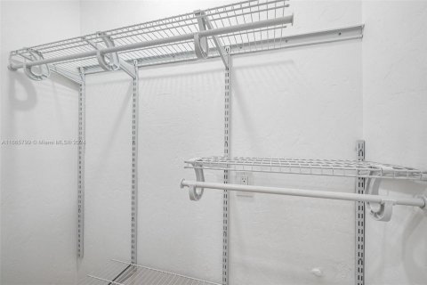 Condo in Miami Beach, Florida, 1 bedroom  № 1691407 - photo 13