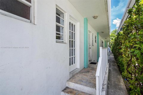 Condo in Miami Beach, Florida, 1 bedroom  № 1691407 - photo 17
