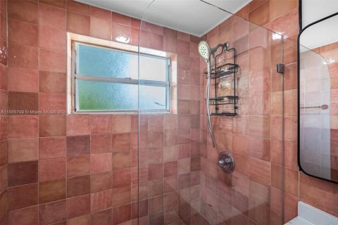 Condo in Miami Beach, Florida, 1 bedroom  № 1691407 - photo 15