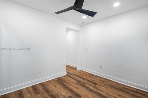 Condo in Miami Beach, Florida, 1 bedroom  № 1691407 - photo 10