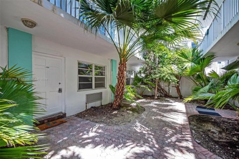 Condo in Miami Beach, Florida, 1 bedroom  № 1691407 - photo 20
