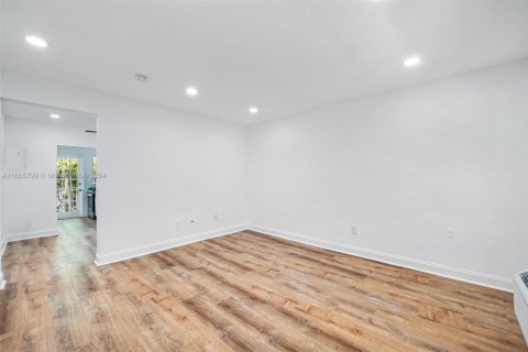 Condo in Miami Beach, Florida, 1 bedroom  № 1691407 - photo 7