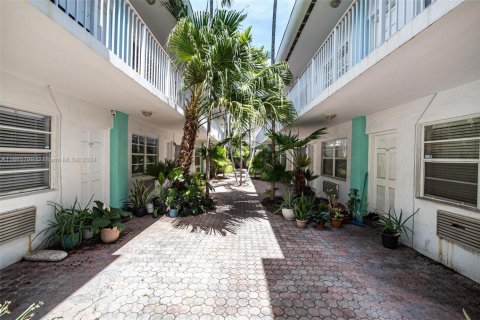 Condo in Miami Beach, Florida, 1 bedroom  № 1691407 - photo 21