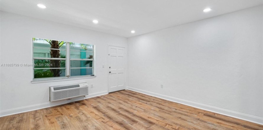 Condo in Miami Beach, Florida, 1 bedroom № 1691407