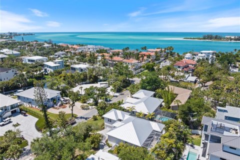 Villa ou maison à louer à Sarasota, Floride: 4 chambres, 231.98 m2 № 2150932 - photo 3