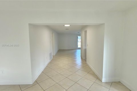 Снять в аренду виллу или дом в Мирамар, Флорида 3 спальни, 127.28м2, № 1989534 - фото 15