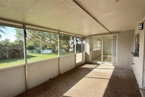 Снять в аренду виллу или дом в Мирамар, Флорида 3 спальни, 127.28м2, № 1989534 - фото 26