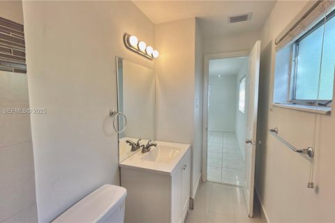 Снять в аренду виллу или дом в Мирамар, Флорида 3 спальни, 127.28м2, № 1989534 - фото 9