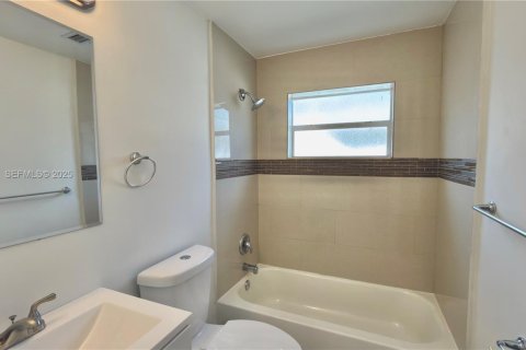 Снять в аренду виллу или дом в Мирамар, Флорида 3 спальни, 127.28м2, № 1989534 - фото 18