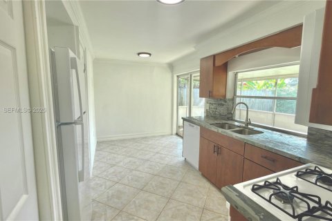 Снять в аренду виллу или дом в Мирамар, Флорида 3 спальни, 127.28м2, № 1989534 - фото 4