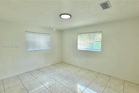 Снять в аренду виллу или дом в Мирамар, Флорида 3 спальни, 127.28м2, № 1989534 - фото 7