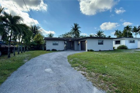 Снять в аренду виллу или дом в Мирамар, Флорида 3 спальни, 127.28м2, № 1989534 - фото 2