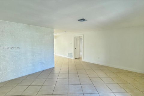 Снять в аренду виллу или дом в Мирамар, Флорида 3 спальни, 127.28м2, № 1989534 - фото 5