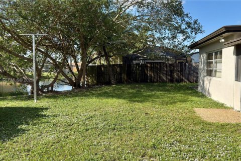 Снять в аренду виллу или дом в Мирамар, Флорида 3 спальни, 127.28м2, № 1989534 - фото 27