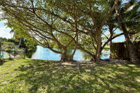 Снять в аренду виллу или дом в Мирамар, Флорида 3 спальни, 127.28м2, № 1989534 - фото 29