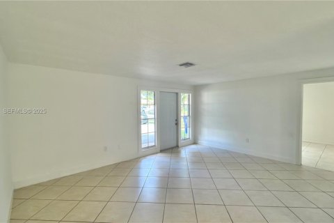 Снять в аренду виллу или дом в Мирамар, Флорида 3 спальни, 127.28м2, № 1989534 - фото 6