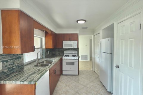 Снять в аренду виллу или дом в Мирамар, Флорида 3 спальни, 127.28м2, № 1989534 - фото 3