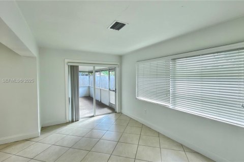 Снять в аренду виллу или дом в Мирамар, Флорида 3 спальни, 127.28м2, № 1989534 - фото 14