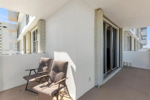 Купить кондоминиум в Бока-Ратон, Флорида 2 спальни, 100.15м2, № 2005480 - фото 20