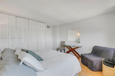 Купить кондоминиум в Бока-Ратон, Флорида 2 спальни, 100.15м2, № 2005480 - фото 28