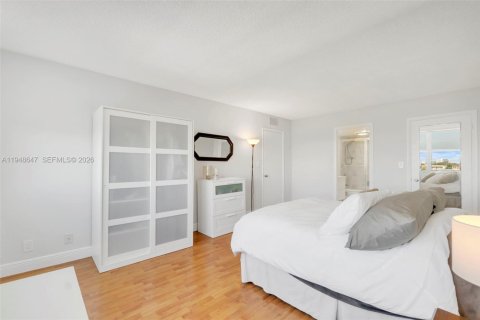 Купить кондоминиум в Бока-Ратон, Флорида 2 спальни, 100.15м2, № 2005480 - фото 24