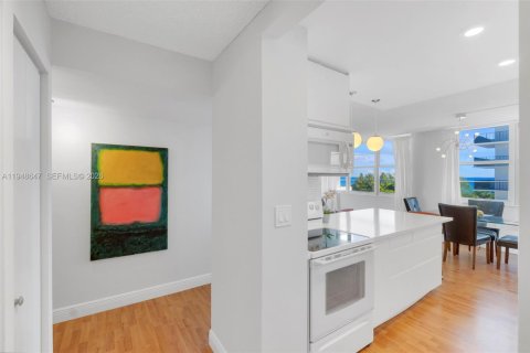 Купить кондоминиум в Бока-Ратон, Флорида 2 спальни, 100.15м2, № 2005480 - фото 4