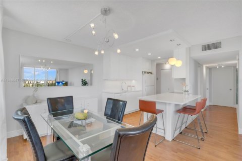 Купить кондоминиум в Бока-Ратон, Флорида 2 спальни, 100.15м2, № 2005480 - фото 10