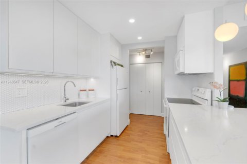 Купить кондоминиум в Бока-Ратон, Флорида 2 спальни, 100.15м2, № 2005480 - фото 5