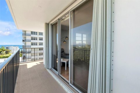 Купить кондоминиум в Бока-Ратон, Флорида 2 спальни, 100.15м2, № 2005480 - фото 17