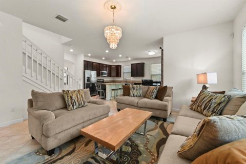 House in Lake Worth, Florida 4 bedrooms, 211.54 sq.m. № 2246663 - photo 7