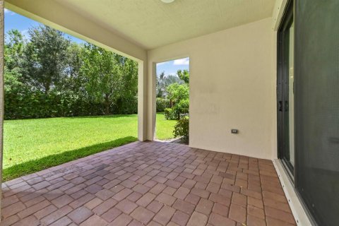 House in Lake Worth, Florida 4 bedrooms, 211.54 sq.m. № 2246663 - photo 23