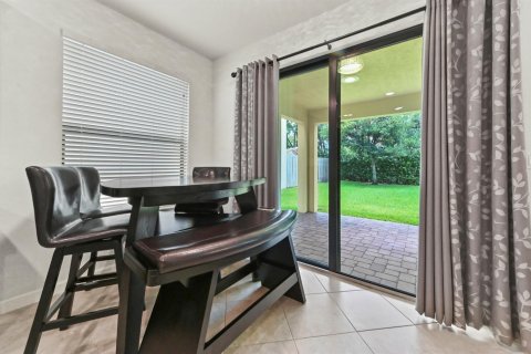 House in Lake Worth, Florida 4 bedrooms, 211.54 sq.m. № 2246663 - photo 11