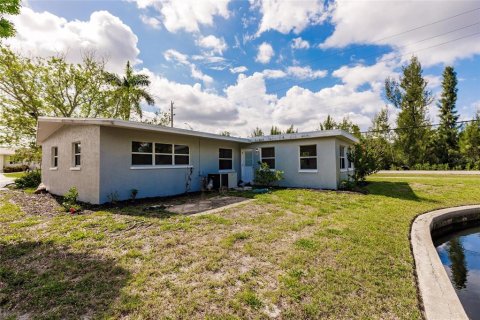 House in Punta Gorda, Florida 4 bedrooms, 152.55 sq.m. № 1751168 - photo 6
