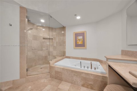 Condo in Coral Gables, Florida, 3 bedrooms  № 1968028 - photo 20