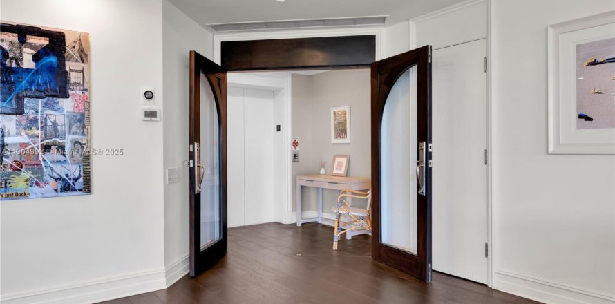 Condo in Coral Gables, Florida, 3 bedrooms  № 1968028