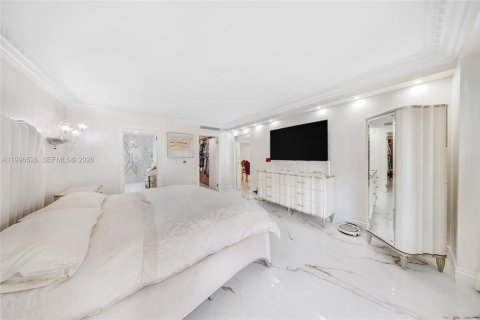 Condo in Bal Harbour, Florida, 2 bedrooms  № 2060812 - photo 22